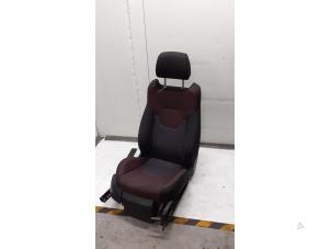 Gebruikte Voorstoel rechts Seat Altea (5P1) 1.9 TDI 105 Prijs € 70,00 Margeregeling aangeboden door Autodemontage van de Laar