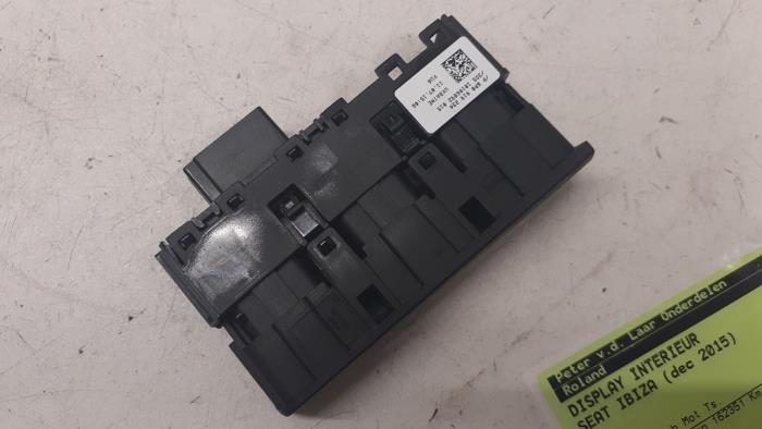 Gebruikte Display Interieur Seat Ibiza IV SC (6J1) 1.0 EcoTSI 12V Prijs € 15,00 Margeregeling aangeboden door Autodemontage van de Laar