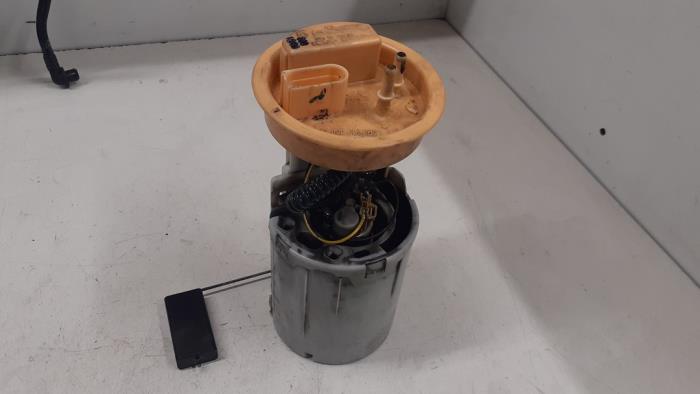 Gebruikte Brandstofpomp Elektrisch Volkswagen Polo IV (9N1/2/3) 1.9 TDI 100 Prijs € 60,00 Margeregeling aangeboden door Autodemontage van de Laar