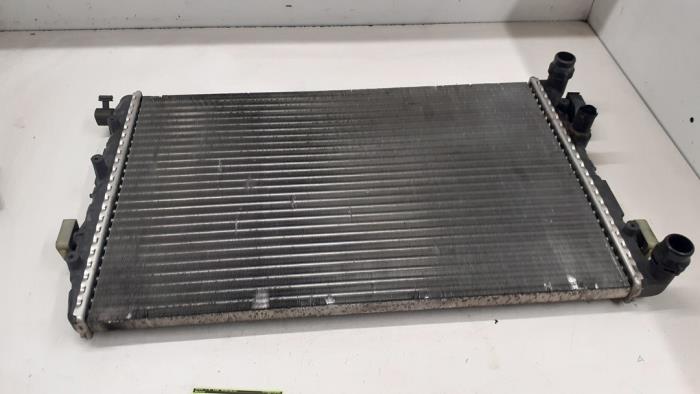 Gebruikte Radiateur Volkswagen Polo IV (9N1/2/3) 1.9 TDI 100 Prijs € 35,00 Margeregeling aangeboden door Autodemontage van de Laar