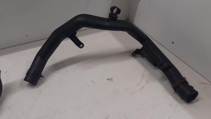 Gebruikte Intercooler Slang Volkswagen Polo IV (9N1/2/3) 1.9 TDI 100 Prijs € 25,00 Margeregeling aangeboden door Autodemontage van de Laar