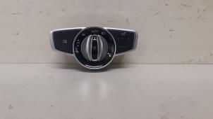 Gebruikte Licht Schakelaar Mercedes E (C238) E-200 2.0 Turbo 16V Prijs € 65,00 Margeregeling aangeboden door Autodemontage van de Laar
