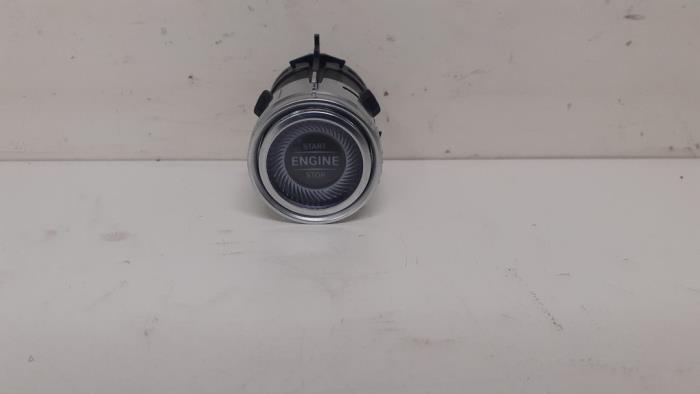 Gebruikte Start/Stop schakelaar Mercedes E (C238) E-200 2.0 Turbo 16V Prijs € 25,00 Margeregeling aangeboden door Autodemontage van de Laar