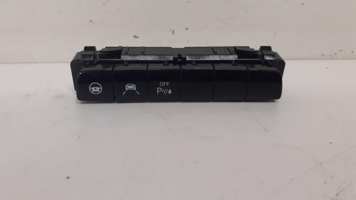 Gebruikte PDC Schakelaar Mercedes E (C238) E-200 2.0 Turbo 16V Prijs € 75,00 Margeregeling aangeboden door Autodemontage van de Laar