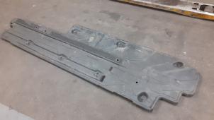 Gebruikte Bodem beschermplaat Mercedes C Estate (S204) 1.8 C-180 CGI 16V Prijs € 50,00 Margeregeling aangeboden door Autodemontage van de Laar