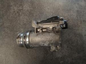 Gebruikte Gasklephuis Renault Kangoo Express (FW) 1.5 dCi 75 Prijs € 50,00 Margeregeling aangeboden door Autodemontage van de Laar