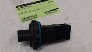 Gebruikte Luchtmassameter Opel Astra J (PC6/PD6/PE6/PF6) 1.6 16V Ecotec Prijs € 35,00 Margeregeling aangeboden door Autodemontage van de Laar