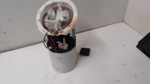 Gebruikte Tank element Pomp BMW 1 serie (E81) 118i 16V Prijs € 100,00 Margeregeling aangeboden door Autodemontage van de Laar