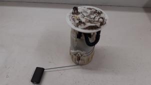 Gebruikte Benzinepomp Renault Scénic II (JM) 2.0 16V Prijs € 50,00 Margeregeling aangeboden door Autodemontage van de Laar