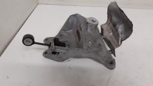 Gebruikte Motorsteun Audi Q7 (4MB/4MG) 3.0 TDI V6 24V Prijs € 75,00 Margeregeling aangeboden door Autodemontage van de Laar