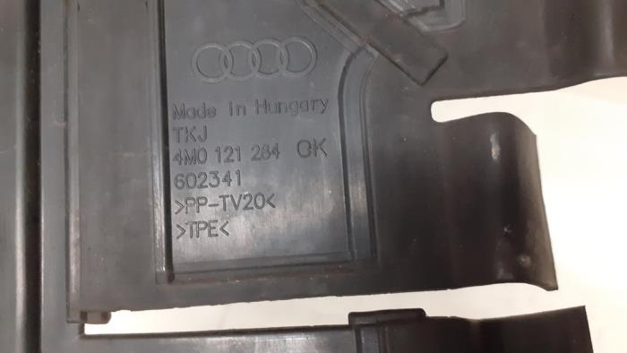 Luchtgeleider van een Audi Q7 (4MB/4MG) 3.0 TDI V6 24V 2018