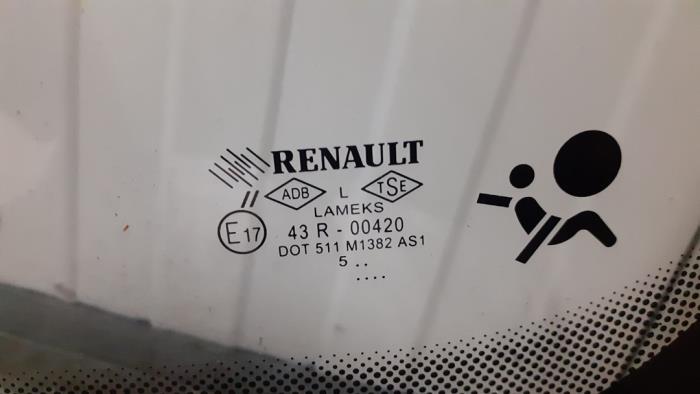 Ruit voor van een Renault Clio IV Estate/Grandtour (7R) 1.2 16V 2017