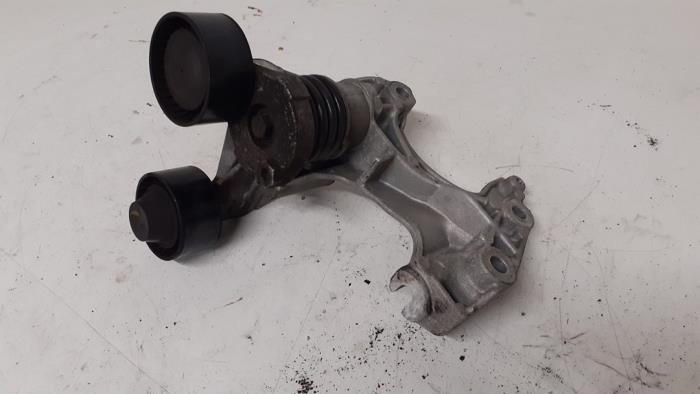 Gebruikte Dynamosteun boven Renault Clio IV (5R) 0.9 Energy TCE 90 12V Prijs € 65,00 Margeregeling aangeboden door Autodemontage van de Laar