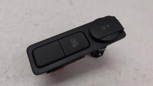 Gebruikte Bandenspanning schakelaar Volkswagen Up! (121) 1.0 12V 60 Prijs € 20,00 Margeregeling aangeboden door Autodemontage van de Laar