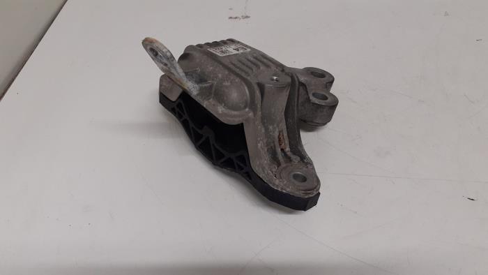 Gebruikte Versnellingsbak Steun Opel Astra J (PC6/PD6/PE6/PF6) 1.4 16V ecoFLEX Prijs € 50,00 Margeregeling aangeboden door Autodemontage van de Laar