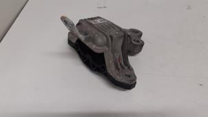 Gebruikte Versnellingsbak Steun Opel Astra J (PC6/PD6/PE6/PF6) 1.4 16V ecoFLEX Prijs € 50,00 Margeregeling aangeboden door Autodemontage van de Laar