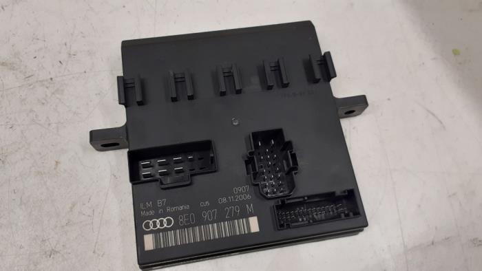 Gebruikte Computer Body Control Audi A4 Avant (B7) 2.0 TDI Prijs € 100,00 Margeregeling aangeboden door Autodemontage van de Laar