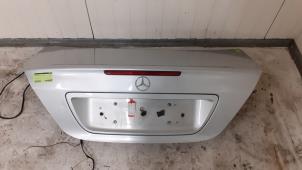 Gebruikte Kofferdeksel Mercedes C (W203) 2.2 C-220 CDI 16V Prijs € 125,00 Margeregeling aangeboden door Autodemontage van de Laar