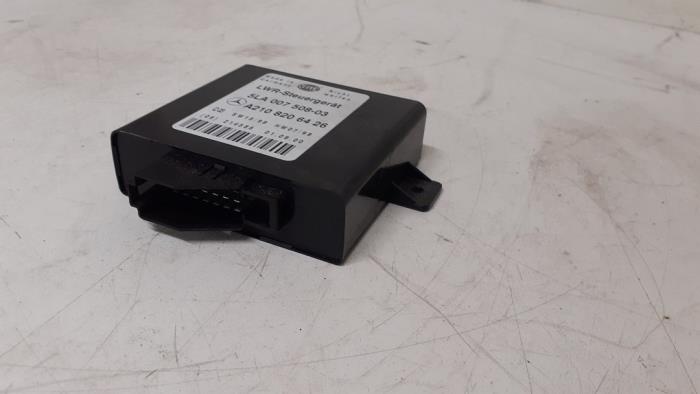Gebruikte Computer Verlichting Mercedes E (W210) 3.2 E-320 CDI 24V Prijs € 50,00 Margeregeling aangeboden door Autodemontage van de Laar