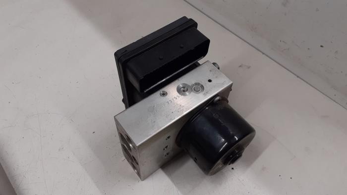 Gebruikte ABS Pomp Mercedes C (W203) 2.2 C-220 CDI 16V Prijs € 100,00 Margeregeling aangeboden door Autodemontage van de Laar