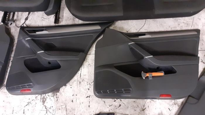 Bekleding Set (compleet) van een Volkswagen Golf VII (AUA) 1.6 TDI BlueMotion 16V 2016