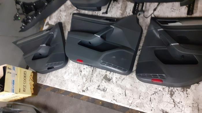 Bekleding Set (compleet) van een Volkswagen Golf VII (AUA) 1.6 TDI BlueMotion 16V 2016