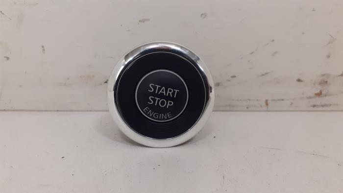 Start/Stop schakelaar van een Nissan X-Trail (T32) 2.0 dCi All Mode 2018