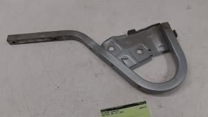 Gebruikte Motorkap Scharnier BMW Mini One/Cooper (R50) 1.6 16V One Prijs € 20,00 Margeregeling aangeboden door Autodemontage van de Laar