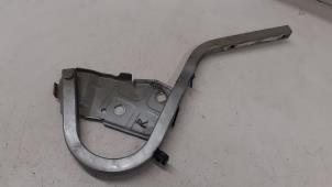 Gebruikte Motorkap Scharnier BMW Mini One/Cooper (R50) 1.6 16V One Prijs € 20,00 Margeregeling aangeboden door Autodemontage van de Laar