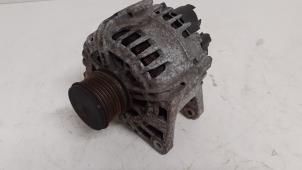 Gebruikte Dynamo Renault Captur (2R) 1.5 Energy dCi 90 FAP Prijs € 75,00 Margeregeling aangeboden door Autodemontage van de Laar