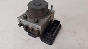 Gebruikte ABS Pomp Renault Captur (2R) 1.5 Energy dCi 90 FAP Prijs € 150,00 Margeregeling aangeboden door Autodemontage van de Laar