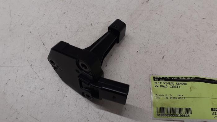 Gebruikte Olie niveau sensor Volkswagen Polo V (6R) Prijs € 40,00 Margeregeling aangeboden door Autodemontage van de Laar