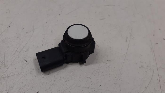 PDC Sensor van een BMW 3 serie Touring (F31) 330d 3.0 24V 2013