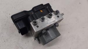 Gebruikte ABS Pomp Renault Clio IV (5R) 0.9 Energy TCE 90 12V Prijs € 121,00 Inclusief btw aangeboden door Autodemontage van de Laar