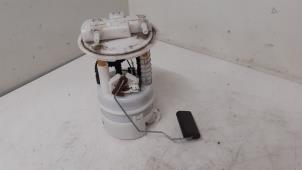 Gebruikte Benzinepomp Renault Captur (2R) 0.9 Energy TCE 12V Prijs € 75,00 Margeregeling aangeboden door Autodemontage van de Laar