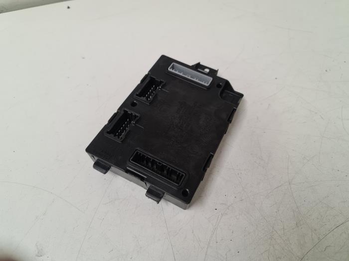 Gebruikte Bodycontrol Module Renault Twingo III (AH) 1.0 SCe 70 12V Prijs € 75,00 Margeregeling aangeboden door Autodemontage van de Laar
