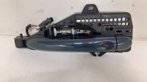 Gebruikte Deurgreep 4Deurs rechts-voor Renault Captur (2R) 0.9 Energy TCE 12V Prijs € 40,00 Margeregeling aangeboden door Autodemontage van de Laar