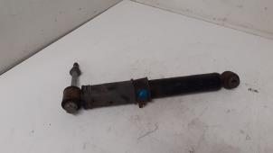 Gebruikte Schokdemper links-achter Mercedes Citan (415.6) 1.5 109 CDI Prijs € 50,00 Margeregeling aangeboden door Autodemontage van de Laar