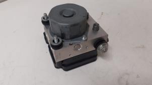 Gebruikte ABS Pomp Renault Captur (2R) 1.5 Energy dCi 90 FAP Prijs € 175,00 Margeregeling aangeboden door Autodemontage van de Laar