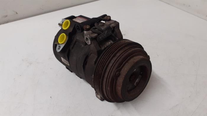 Aircopomp van een BMW X5 (E53) 4.4 V8 32V 2001