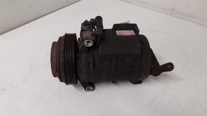 Aircopomp van een BMW X5 (E53) 4.4 V8 32V 2001