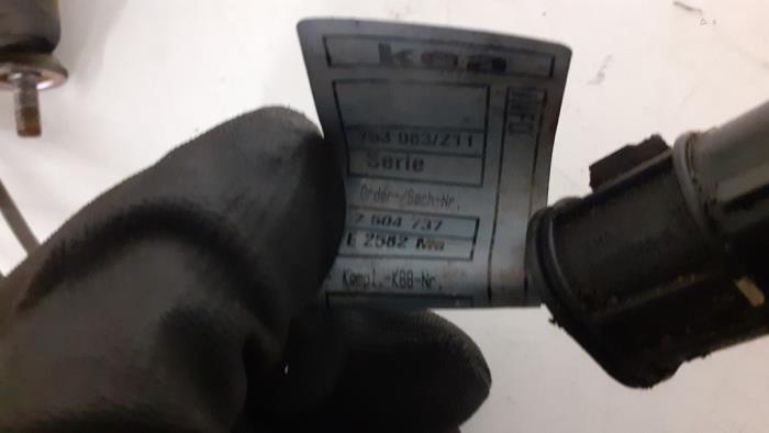 Startmotor van een BMW X5 (E53) 4.4 V8 32V 2001