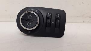 Gebruikte Licht Schakelaar Opel Corsa D 1.4 16V Twinport Prijs € 25,00 Margeregeling aangeboden door Autodemontage van de Laar