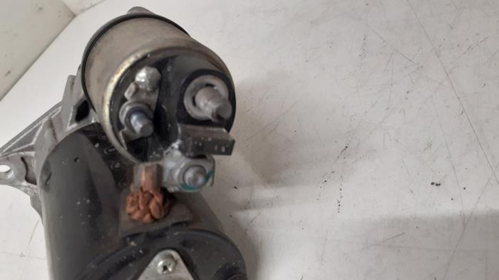 Startmotor van een Opel Corsa D 1.4 16V Twinport 2010