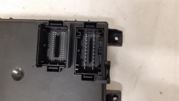 Zekeringkast van een Opel Corsa D 1.4 16V Twinport 2010