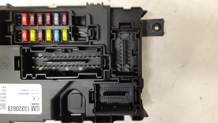 Zekeringkast van een Opel Corsa D 1.4 16V Twinport 2010