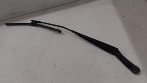 Gebruikte Ruitenwisserarm voor Skoda Octavia Combi (1Z5) 1.2 TSI Prijs € 25,00 Margeregeling aangeboden door Autodemontage van de Laar