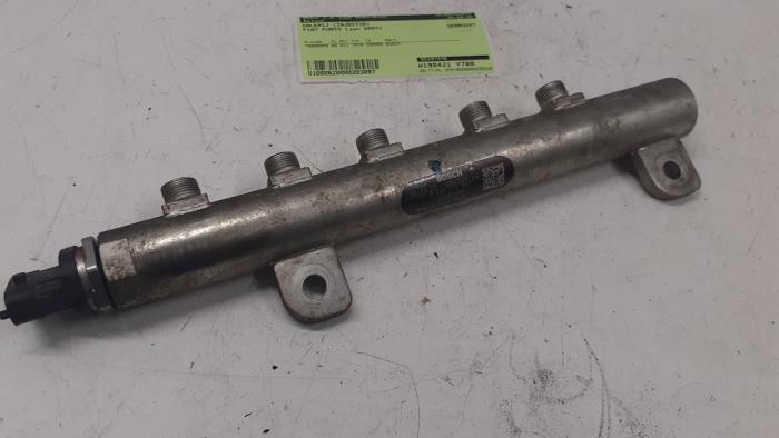 Gebruikte Injector brug Fiat Grande Punto (199) 1.9 Multijet Sport Prijs € 80,00 Margeregeling aangeboden door Autodemontage van de Laar