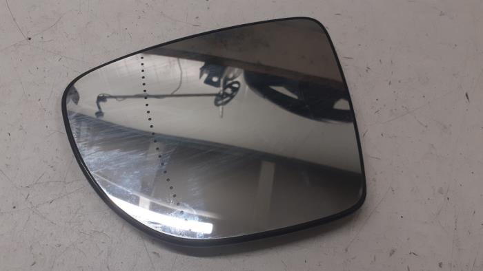Spiegelglas links van een Renault Captur (2R) 1.2 TCE 16V EDC 2016