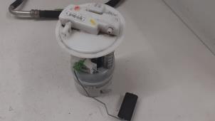 Gebruikte Benzinepomp Renault Captur (2R) 1.2 TCE 16V EDC Prijs € 100,00 Margeregeling aangeboden door Autodemontage van de Laar